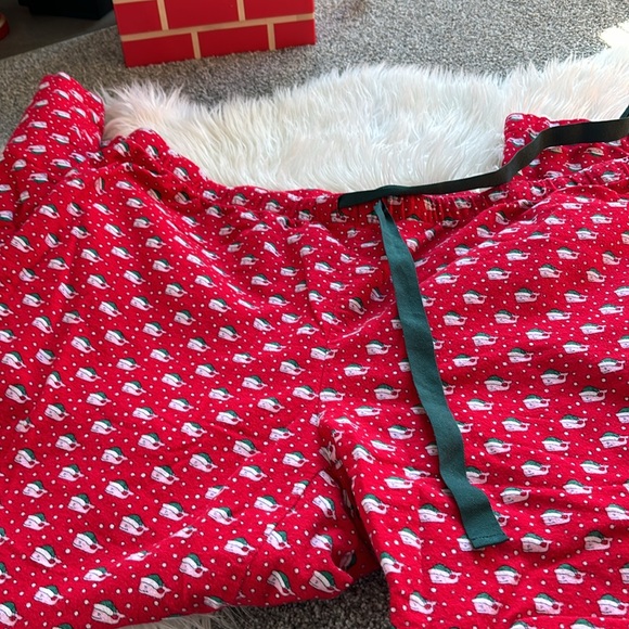 Vineyard vine pj bottoms.Like new without tags.Would make a great Christmas gift - Picture 3 of 3